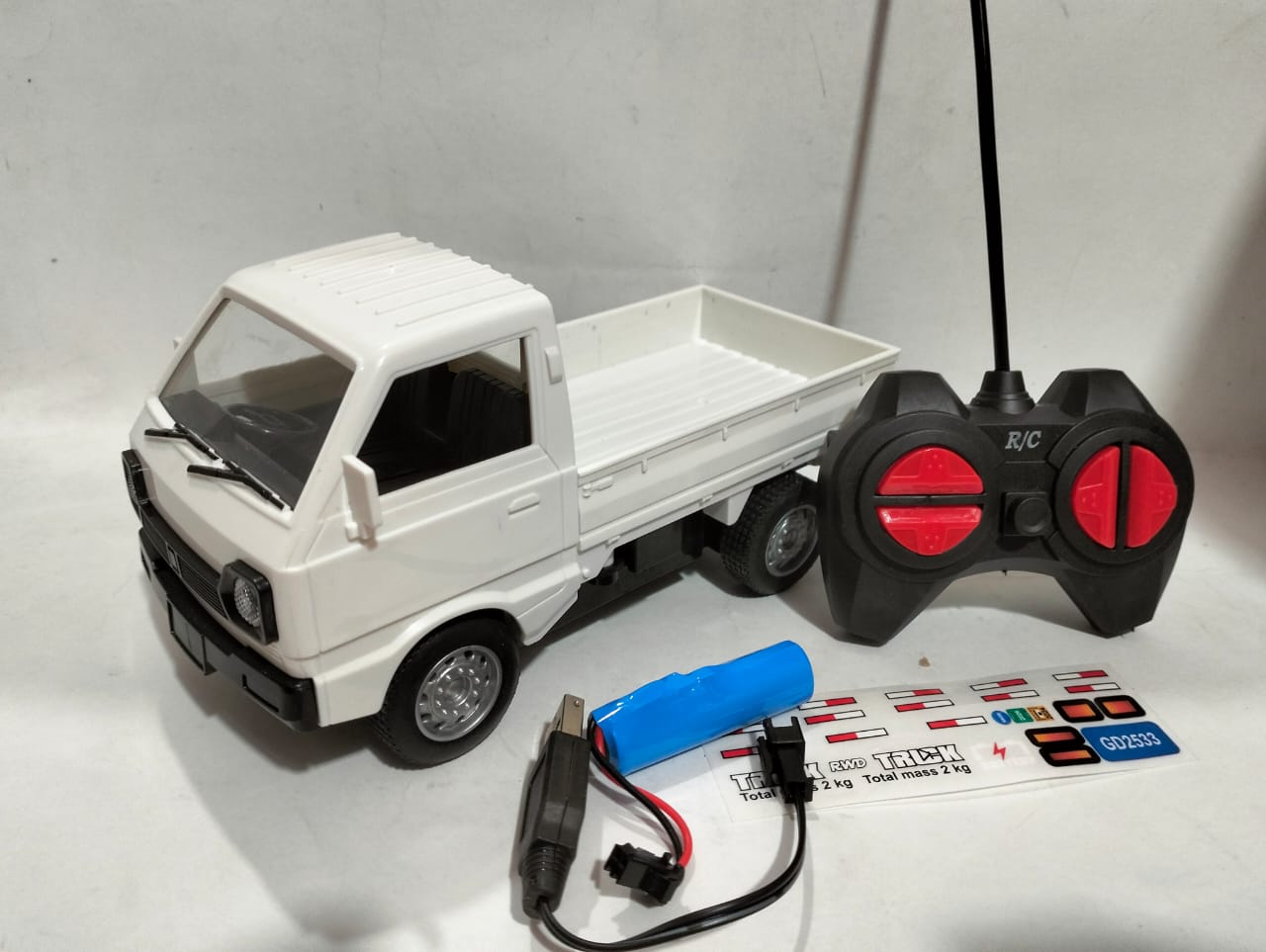 RC Suzuki Ravi Pickup Truck 1:32 Scale – Rechargeable Remote Control Drift Vehicle with LED Front Lights