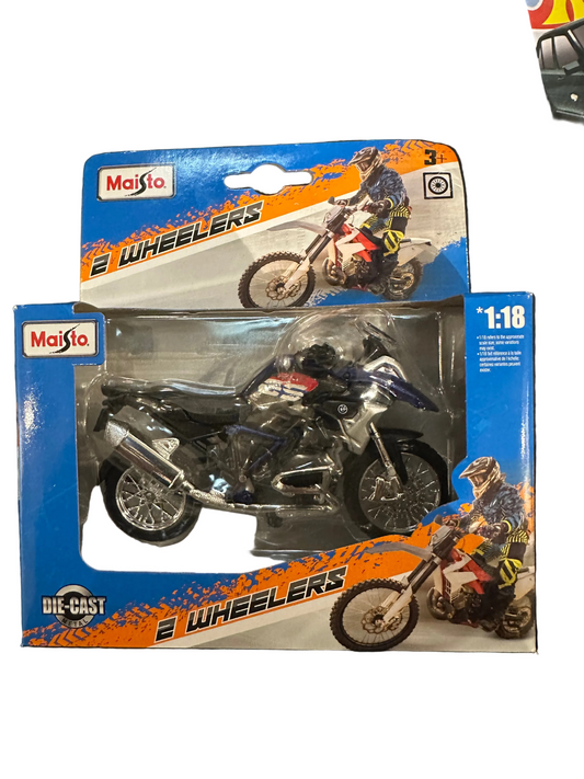 Maisto 1:18 BMW R 1200 GS 2017 Die-Cast Motorcycle Model | Official Licensed Collectible