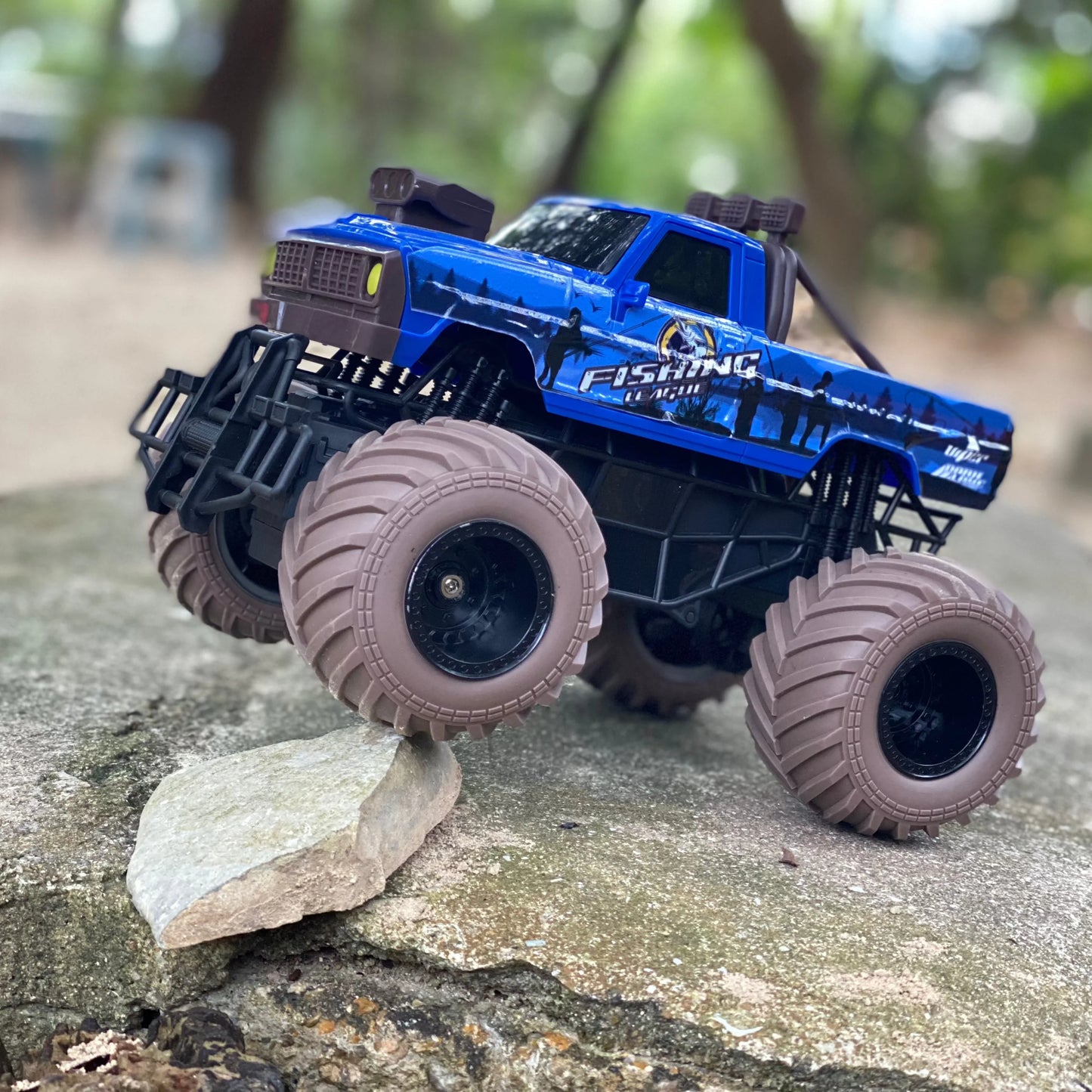 RC Spray Off-Road Monster Truck – Rock Crawler Remote Control Car with LED Lights