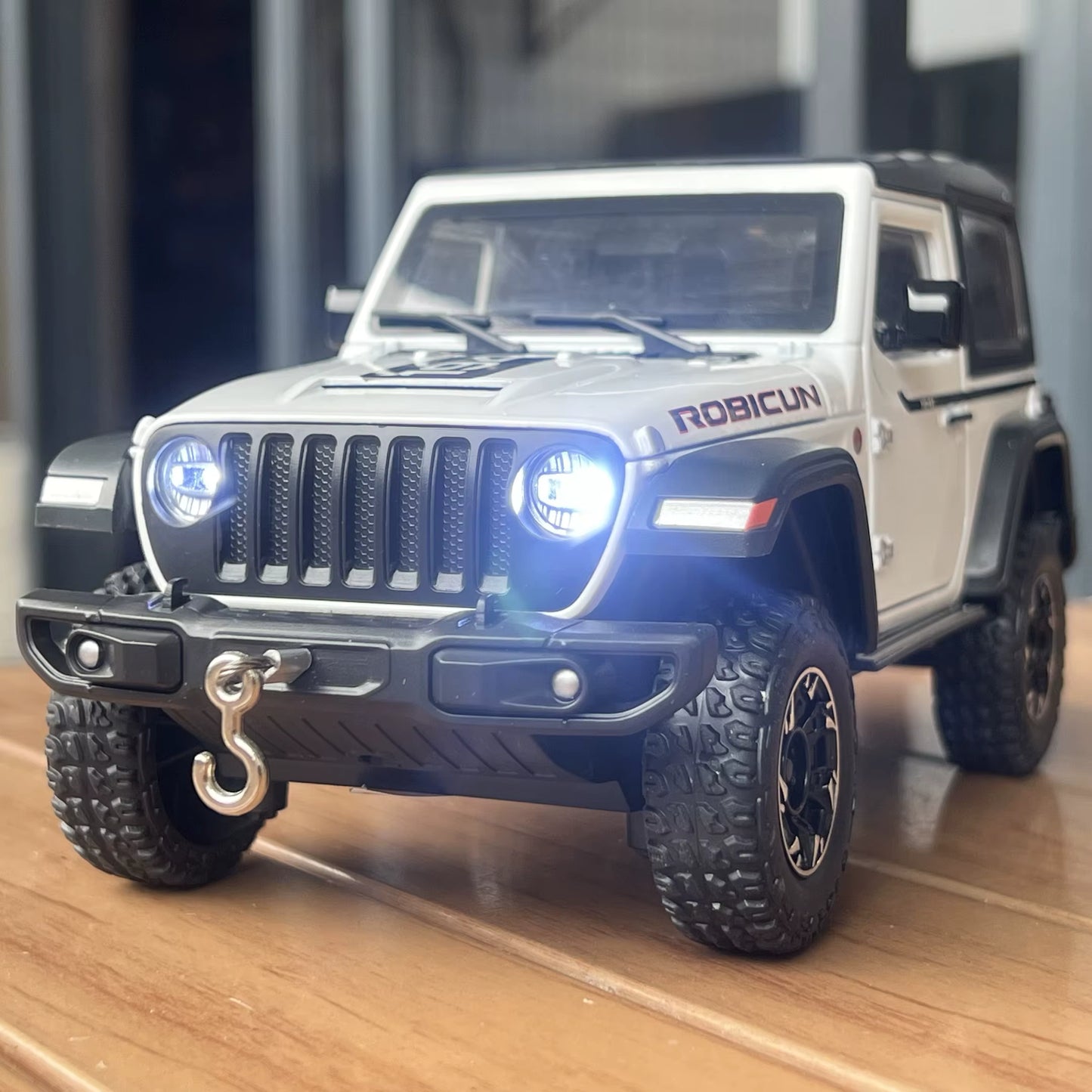Jeep Wrangler Rubicon 1:24 Die-Cast Model Car with Lights, Sounds, Pull-Back Action & Tow Hook
