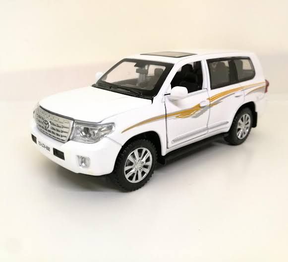 1:24 RC Toyota Land Cruiser Prado Die-Cast Model Car – Remote Control SUV with Lights & Openable Doors