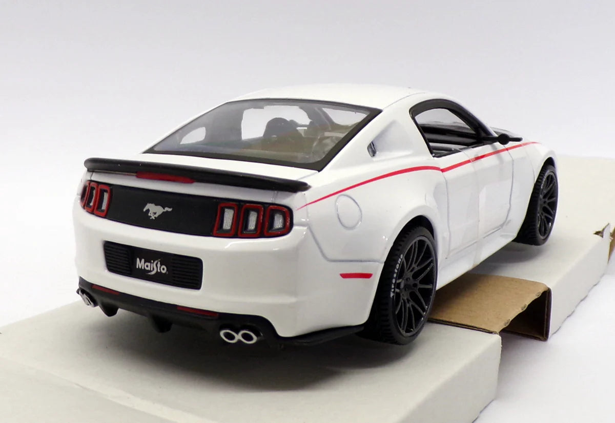 Officially Licensed 2014 Ford Mustang Street Racer 1:24 Diecast Model Car by Maisto | Special Edition White