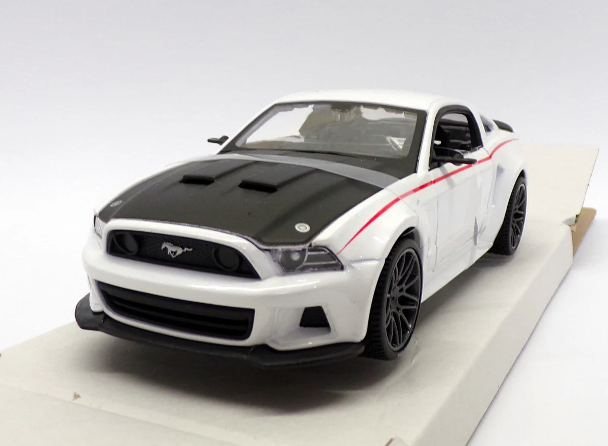 Officially Licensed 2014 Ford Mustang Street Racer 1:24 Diecast Model Car by Maisto | Special Edition White